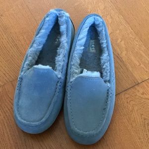 New Ugg slipper in size 9